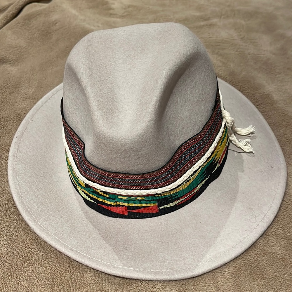 Italian brand new Hat, 100% made of wool